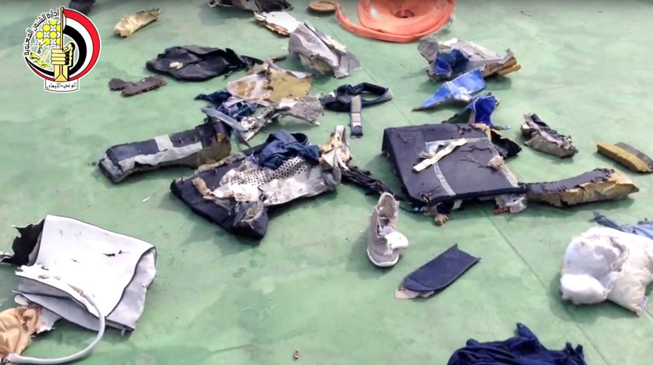 Oblasť pátrania po čiernych skrinkách egyptského lietadla sa opäť zúžila
