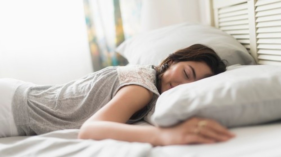 Horúčavy nedajú telu oddýchnuť ani v noci. Odborníci varujú pred chybou, ktorú robia mnohí ľudia