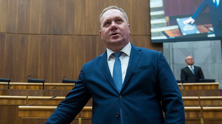 Richard Vašečka odchádza z poslaneckého klubu Slovensko, Za ľudí, KÚ. Nesúhlasil s vylúčením Rastislava Krátkeho