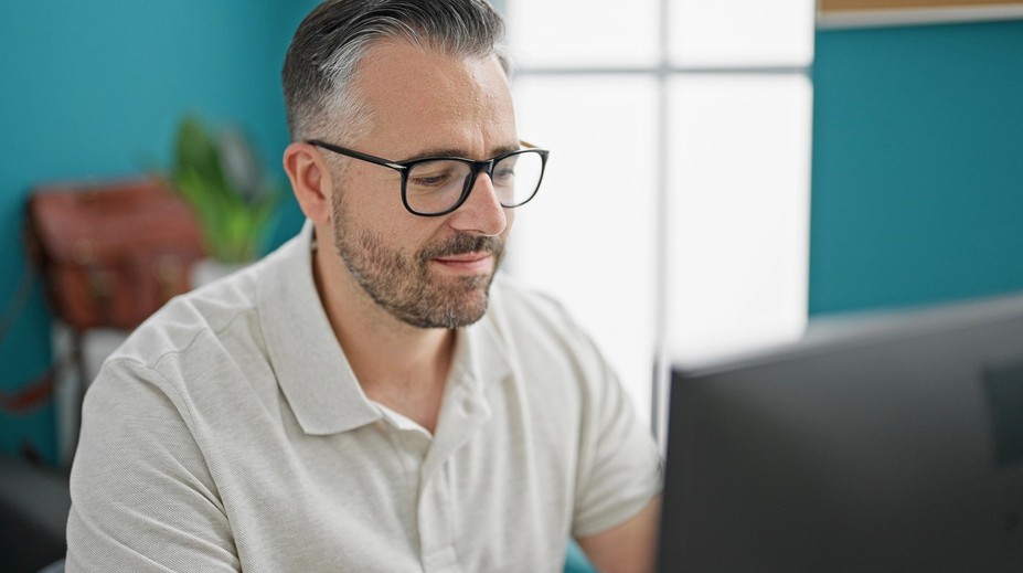 Štúdia vyvrátila doterajšie predsudky. Ľudský mozog dosahuje svoj vrchol až tesne pred dôchodkovým vekom