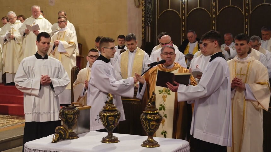 Začínajú sa najdôležitejšie cirkevné sviatky. Kresťania si pripomínajú poslednú večeru Ježiša Krista