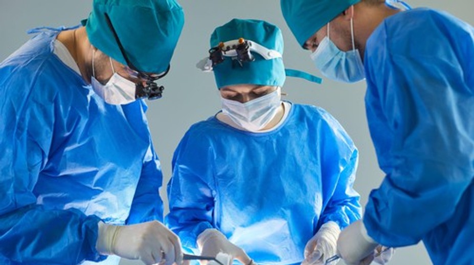 Rutinný zákrok sa zmenil na tragédiu. Štvorročné dievčatko zomrelo po operácii mandlí