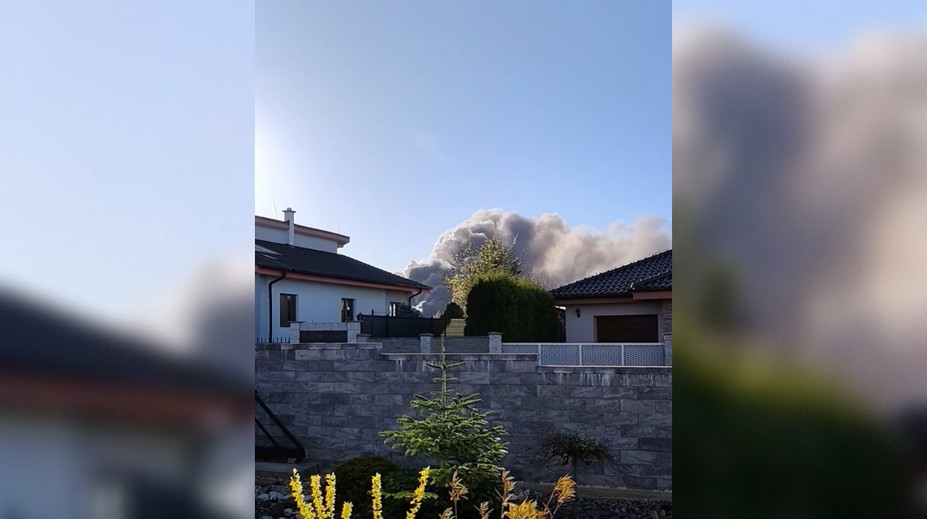 Obrovský požiar neďaleko Nitry. Do okolia sa šíri hustý dym