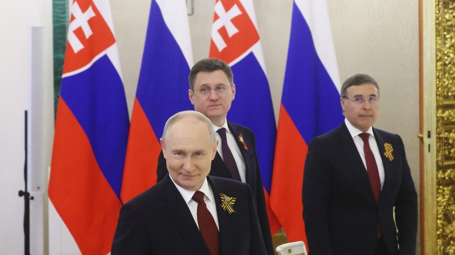 Ironické poznámky a až príliš odľahčený tón. Ruská štátna televízia sa bavila na návšteve Fica v Kremli