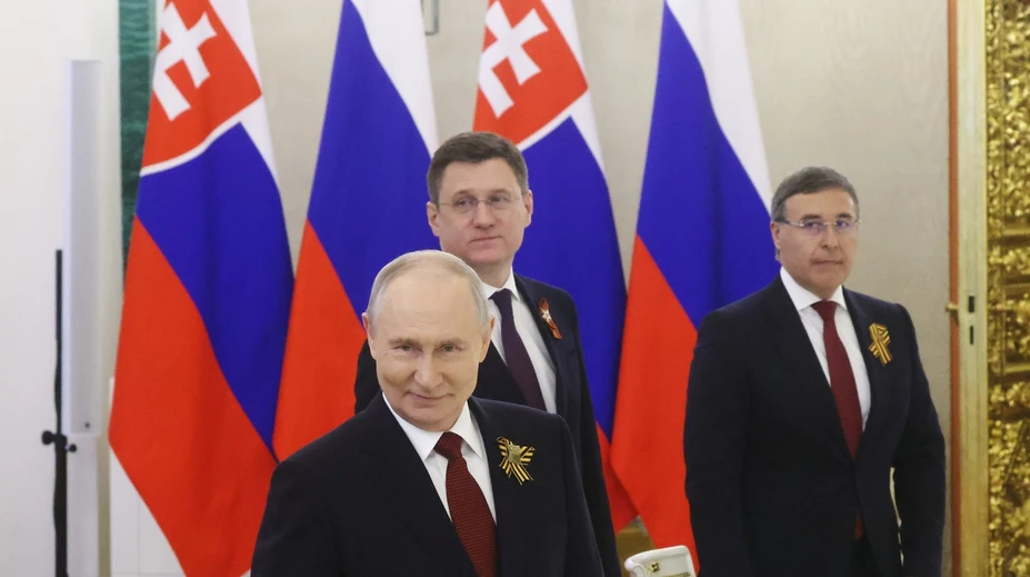 Ironické poznámky a až príliš odľahčený tón. Ruská štátna televízia sa bavila na návšteve Fica v Kremli