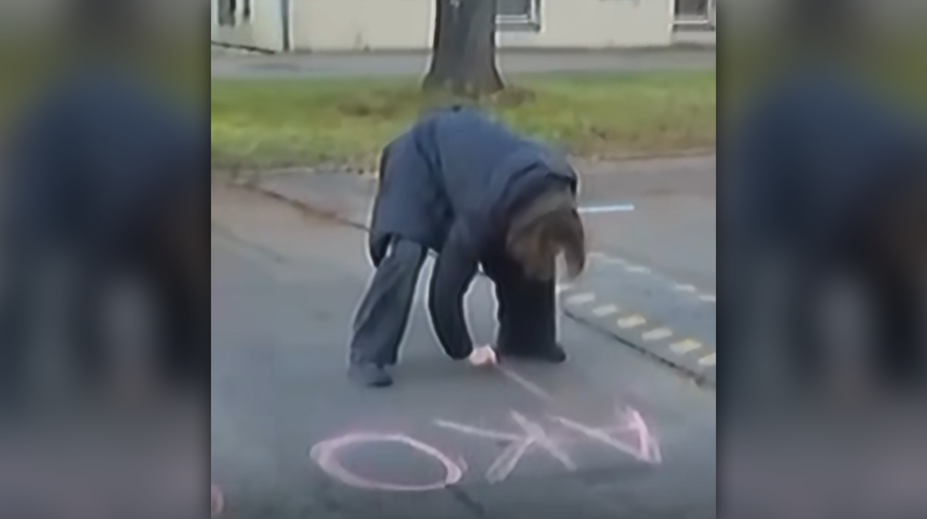 Smer tvrdí, že študenta s kriedami zneužilo PS. „Nápisy vznikli spontánne, bez politického zásahu,“ bráni sa mladík