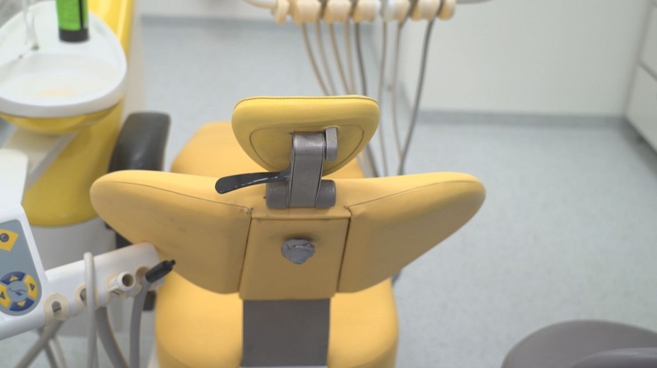 Vincent má 49 rokov a nikdy nebol u zubára. Zuby si doteraz trhali sám