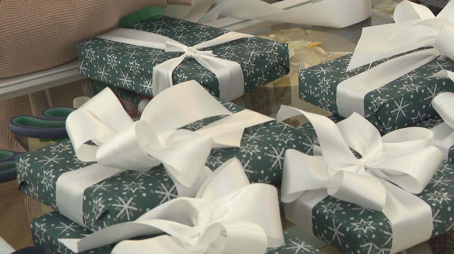 Pre niekoho radosť, pre iných každoročná pohroma. Poradíme vám, ako zabaliť darčeky na Vianoce