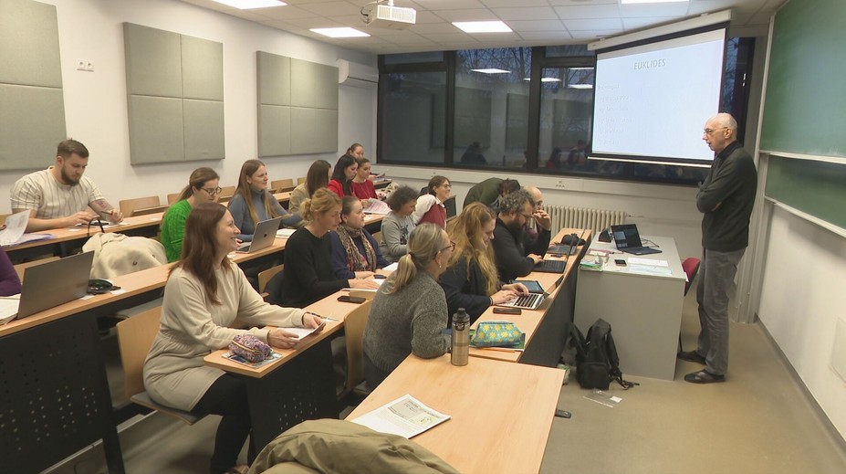 Učitelia si opäť sadli do lavíc: Štát potrebuje fyzikárov a matematikárov. Vymysleli, ako ich získať