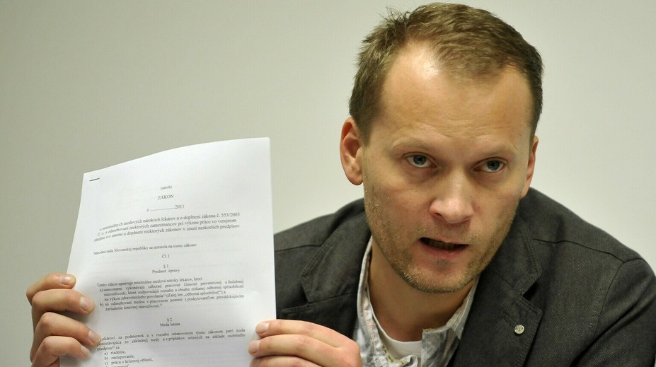 Nový šéf lekárov má dôležitý odkaz pre Slovákov: Týka sa očkovania proti covidu
