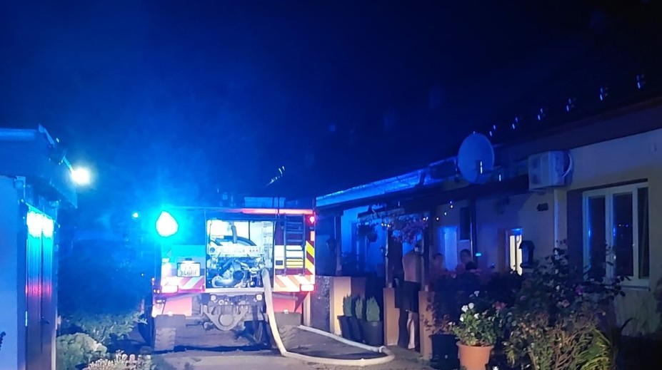 Víkendová tragédia vo Veľkom Grobe. Požiar rodinného domu si vyžiadal jednu obeť