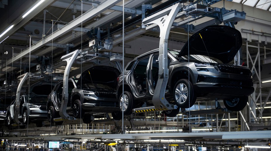 Zamestnanci automobiliek, ktorí budú musieť počas obchodnej vojny s USA zostať doma, dostanú od štátu peniaze