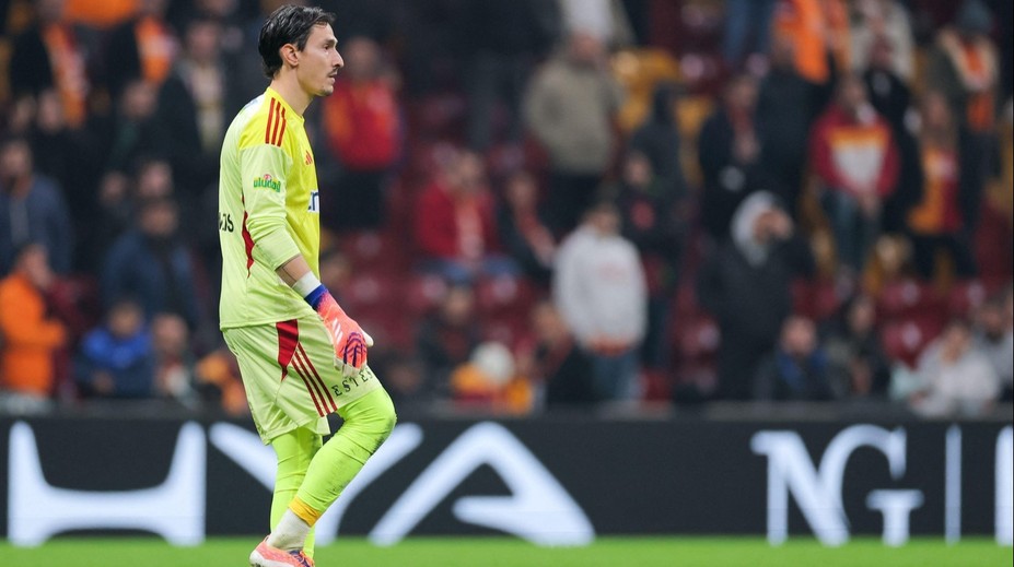 VIDEO: Nevídaný moment v Turecku. Brankár skóroval z obrovskej diaľky a priblížil svoj tím k záchrane