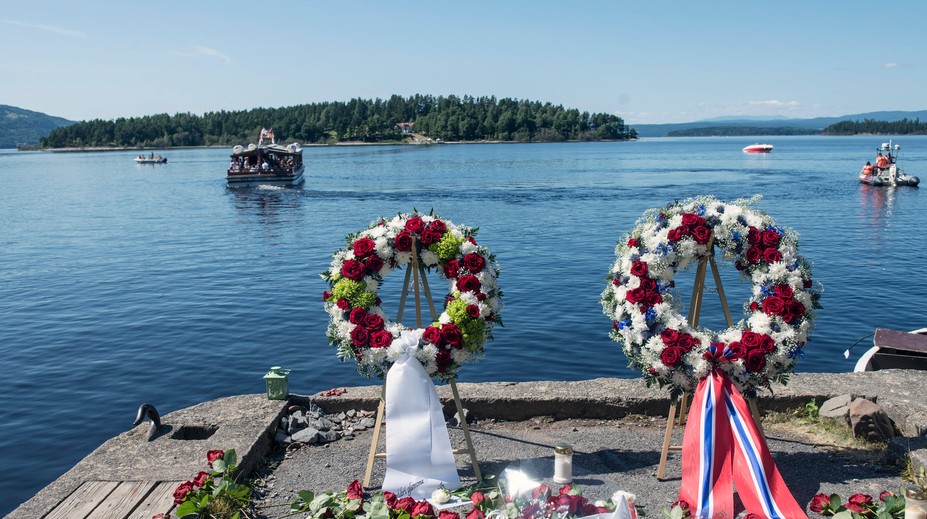 Nórsko pracuje na zákaze poloautomatických zbraní. Zabíjal nimi Breivik