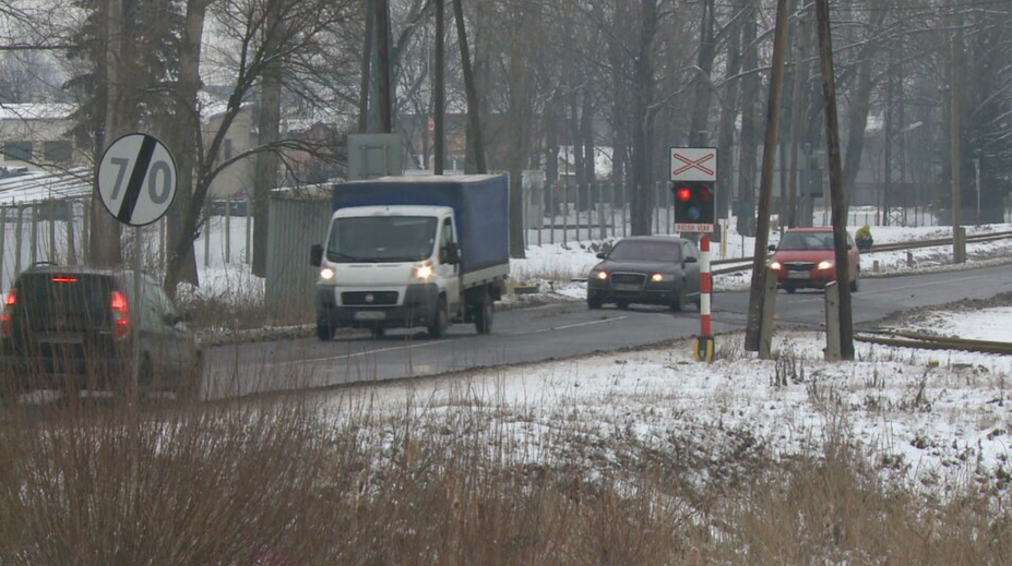 VIDEO: Pre pár desiatok sekúnd riskujú Slováci život. Z toho, čo sa deje na priecestiach, zostáva rozum stáť