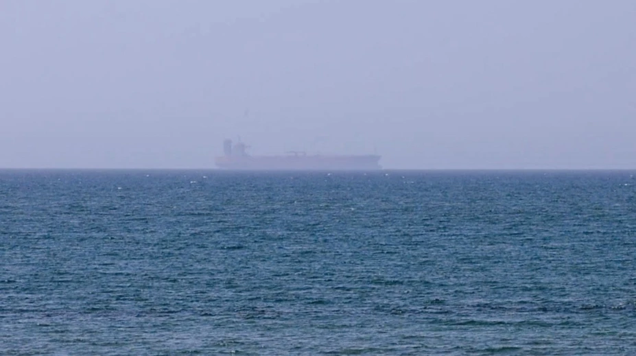 Tanker pri Katare bol pod paľbou. Hlásia zásah viacerými projektilmi
