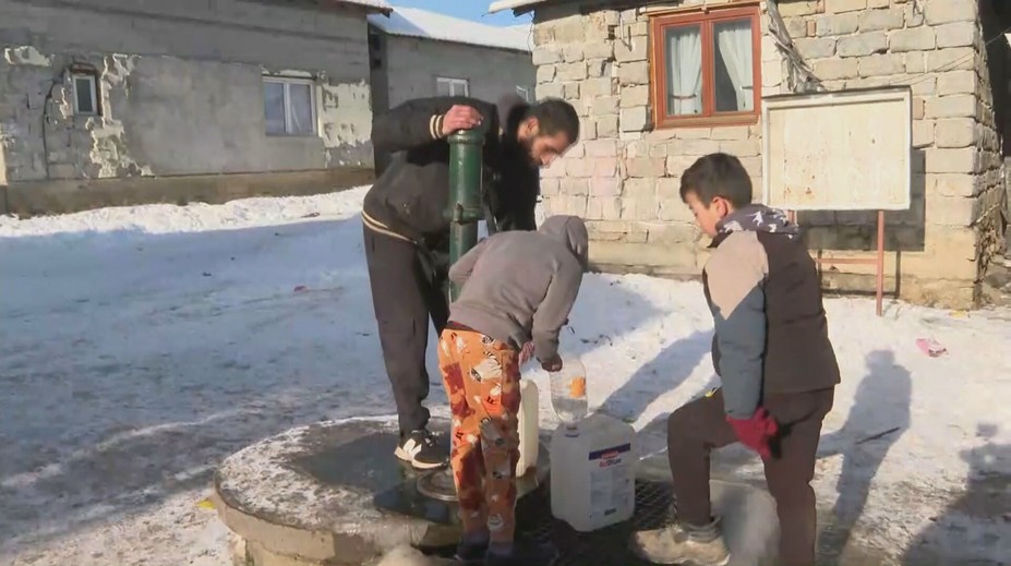O jednu studňu sa delí 2500 ľudí. Na Spiši sa konečne dočkajú tečúcej vody