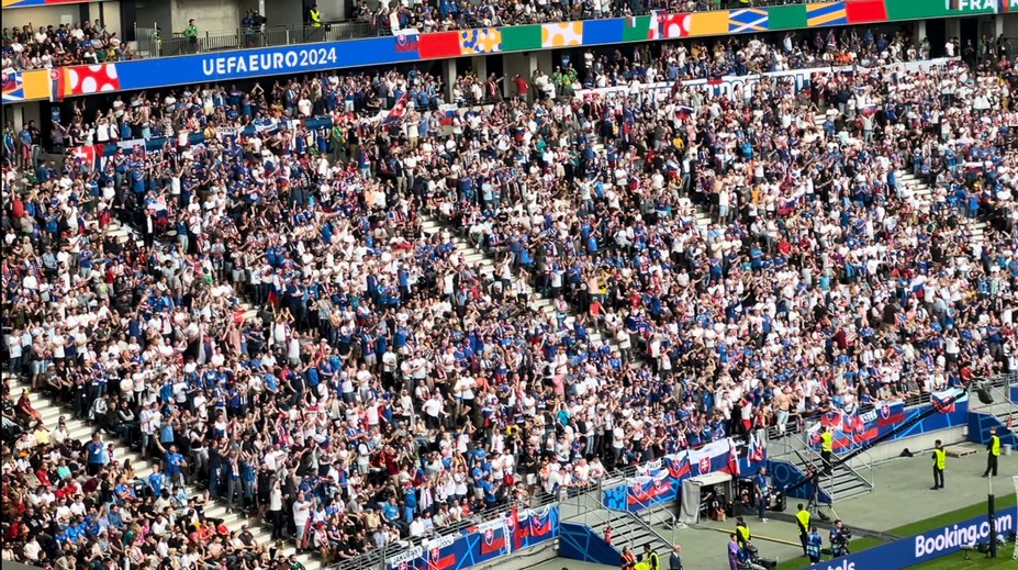 VIDEO: Vychutnajte si, ako tisíce slovenských fanúšikov chorálom Macejko ovládli Frankfurt. Zimomriavky garantované