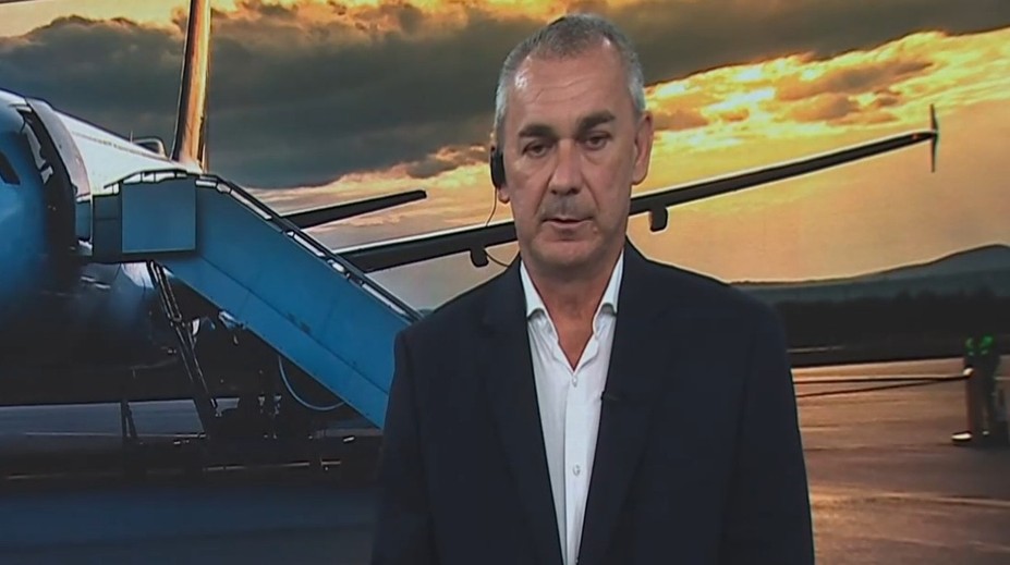 Slováci štyri hodiny čakali zavretí v lietadle bez klimatizácie. Bývalý pilot vidí najväčšiu chybu v zlej komunikácii