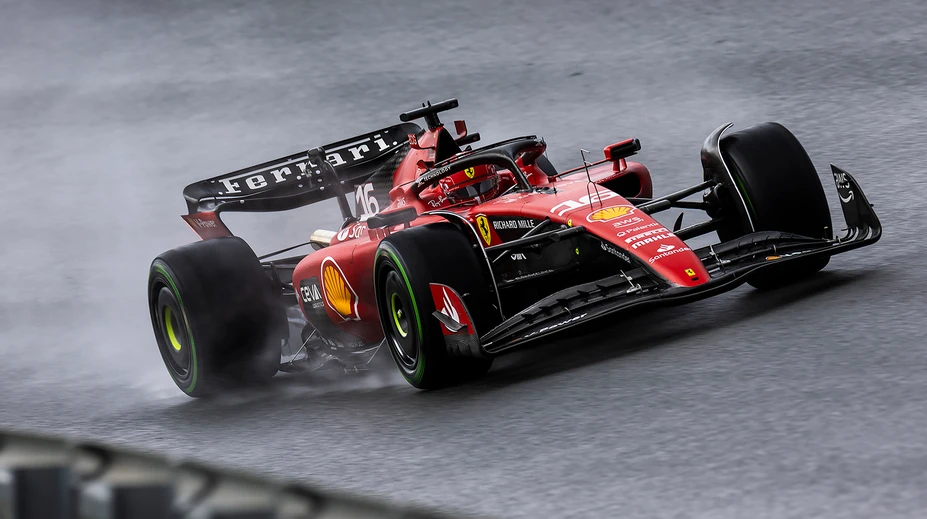 VIDEO: Strašidelné zábery z Talianska. Leclerc vo vysokej rýchlosti havaroval, fanúšikovia Ferrari až plakali