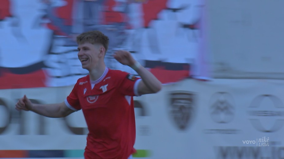 VIDEO: Trenčín dosiahol dôležité víťazstvo. Komárnu sa pri inkasovanom góle zranil brankár