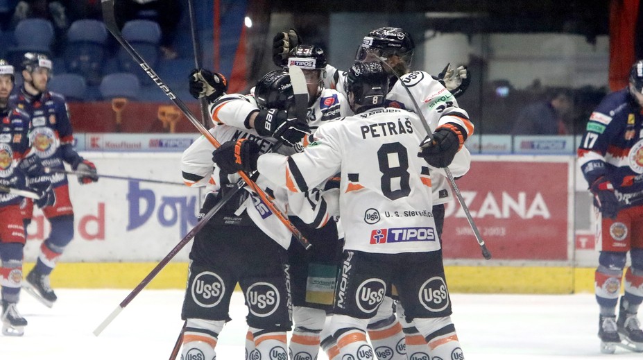 Východniarske oslavy pod Pustým hradom. Bartánusov hetrik vystrelil Košice do extraligového finále