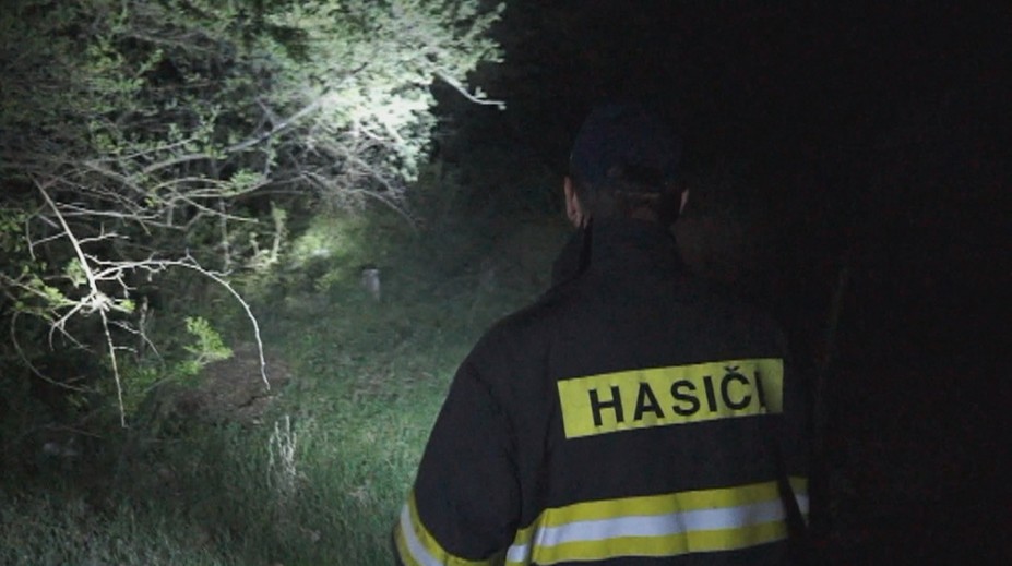 Rodina sa so štyrmi deťmi vybrala na túru, počas tmy zablúdili. Dokázali si privolať pomoc