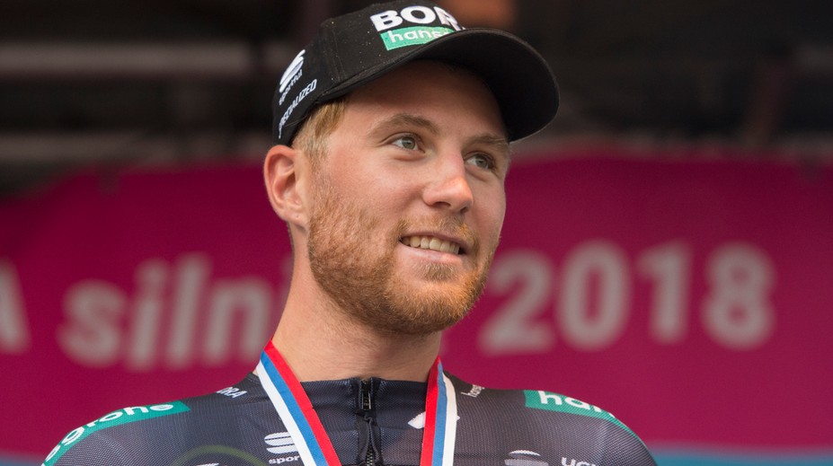 Vyjazdil Saganovi svetový titul, no skončil priskoro. Dnes má svoj tím a v Petrovi opäť vidí iskru