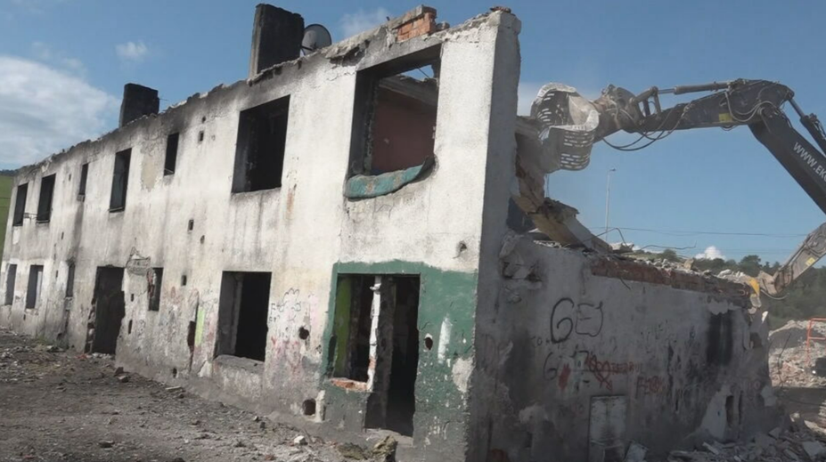 V ôsmich bytoch žilo 180 ľudí. Bytovku v Lipanoch museli zbúrať, obyvatelia spravili veľkú chybu