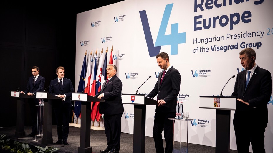 Už žiadna Vyšehradská štvorka, ale V2+2: Slovensko sa stalo lídrom zmeny, teraz sa pridalo Česko