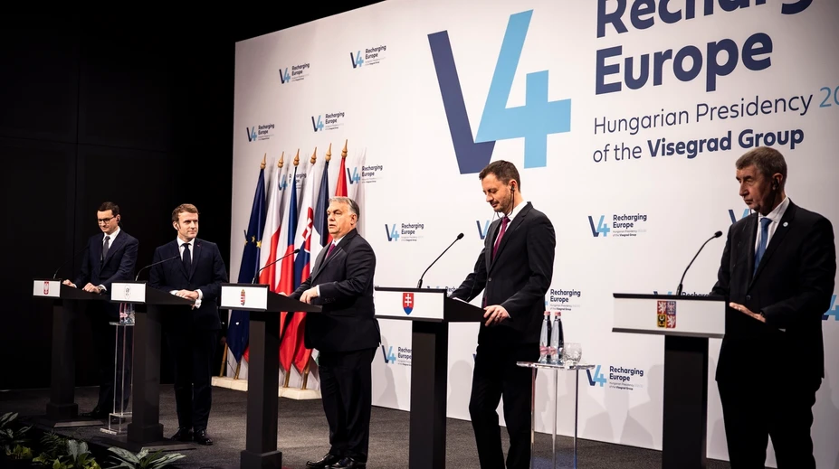 Už žiadna Vyšehradská štvorka, ale V2+2: Slovensko sa stalo lídrom zmeny, teraz sa pridalo Česko