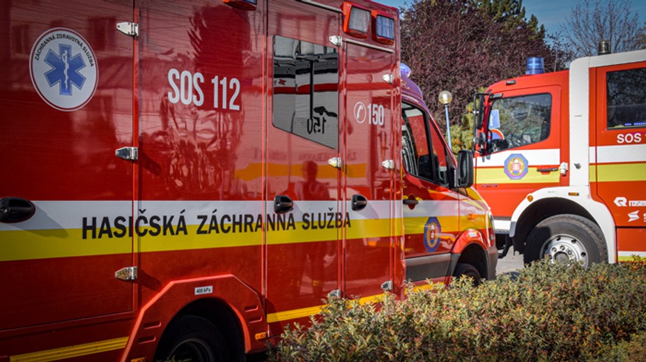 Účastník nehody pri Trstíne mal COVID-19, zasahujúci hasiči sú v karanténe