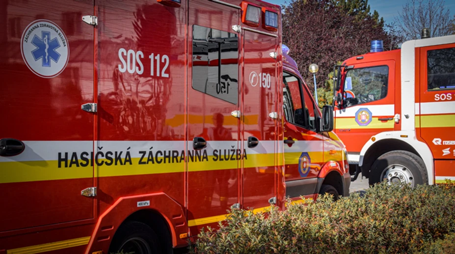 Účastník nehody pri Trstíne mal COVID-19, zasahujúci hasiči sú v karanténe