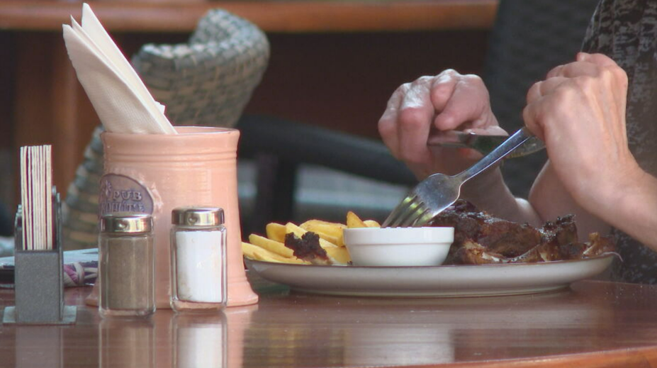 Za obedy sme počas leta platili rekordné sumy. Bratislava však nie je ani zďaleka najdrahšia