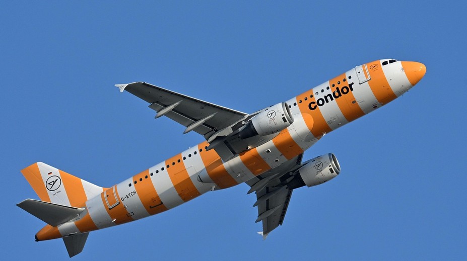 VIDEO: Panika počas letu z Korfu. Z jedného z motorov začali krátko po vzlete šľahať plamene