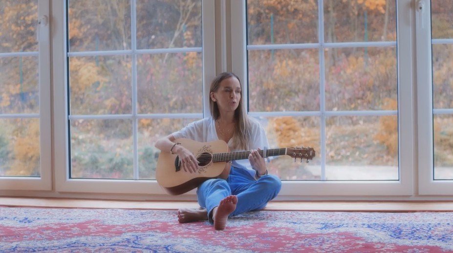 Videoklip natočila len na mobil a prišla veľká výhra: Slovenská speváčka bodovala v zahraničí