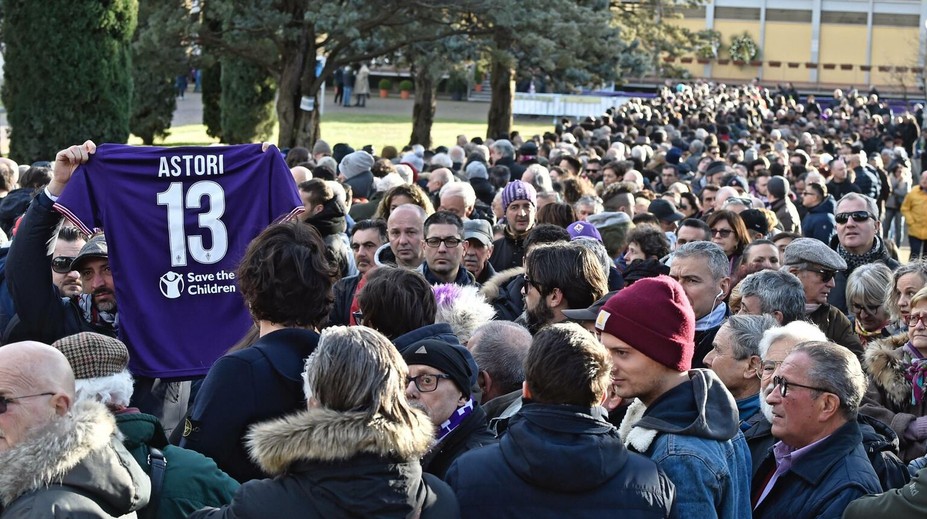 Florencia i hráči tamojšieho klubu z Fiorentiny sa rozlúčili so zosnulým Astorim