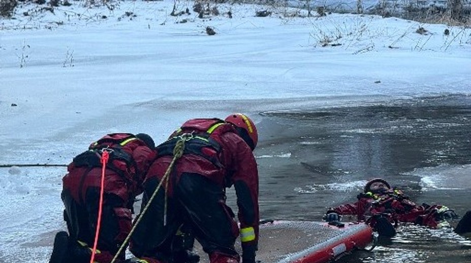 Skočil do vodnej nádrže a už sa nevynoril. Záchranárom sa nepodarilo oživiť 68-ročného muža