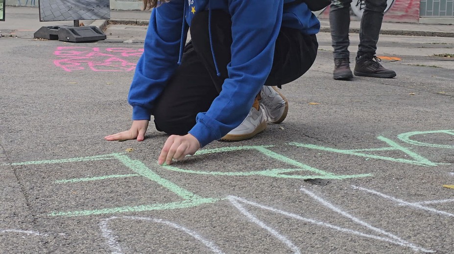 Nenásilný protest. Po incidente v Poprade sa rozbehla kriedová iniciatíva