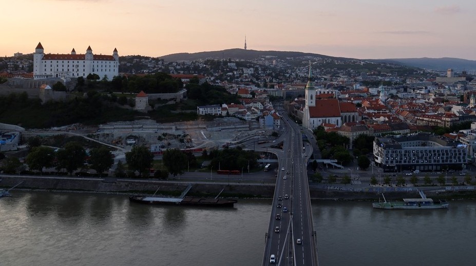 Vodiči v Bratislave, pripravte sa. Najbližšie dni vás čakajú dopravné obmedzenia