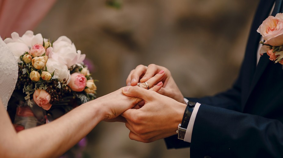 Zúfalý ženích nemal peniaze na svadbu. Geniálny nápad mu zarobil tisíce eur