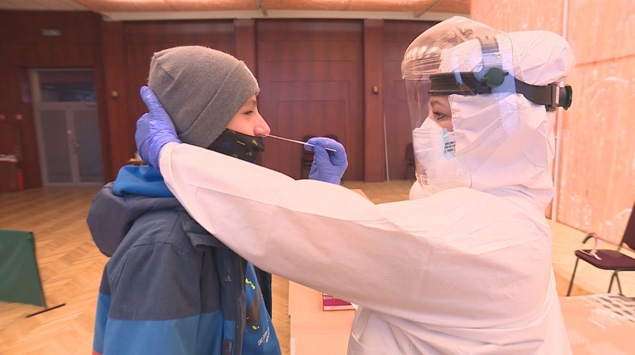 Namiesto desiatich centimetrov do nosa len dva. Samotestovanie doma dostalo zelenú