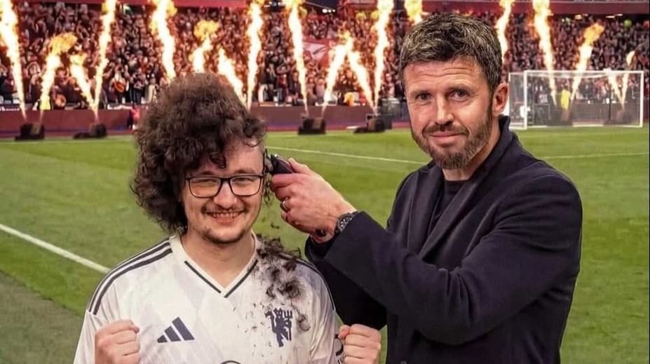 Zdalo sa, že sa nikdy neostrihá. Legendárny fanúšik Manchestru United má na dosah vytúženú zmenu účesu