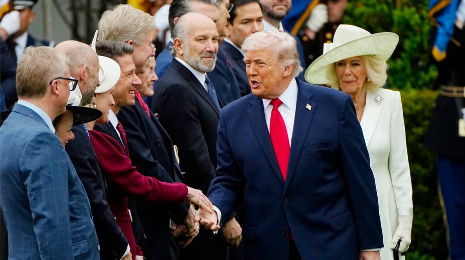 VIDEO: Chcel zastúpiť kráľa Karola, no zabudol na Kamilu. Trumpov prešľap zachytila kamera