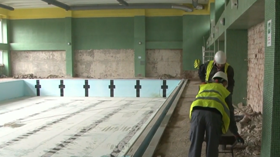 Svidníčania si tak skoro v plavárni nezaplávajú. Jej rekonštrukcia stroskotala na spore o úver