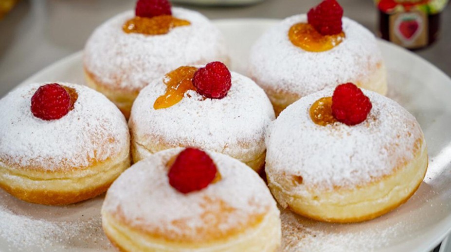 Kráľovná fašiangov je šiška. Skúste recepty na tradičnú sladkosť od známeho šéfkuchára