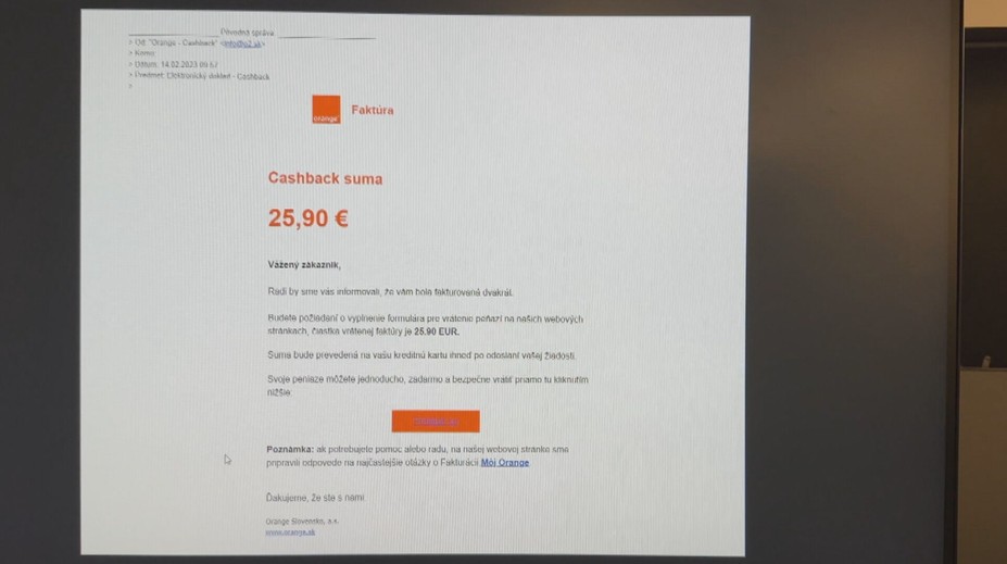 Nová finta podvodníkov. Chcú od vás vymámiť peniaze cez falošné preplatky faktúr