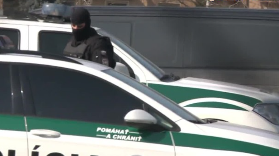 Veľká policajná razia na západe Slovenska. Primára zatkli pre viacero údajných úplatkov