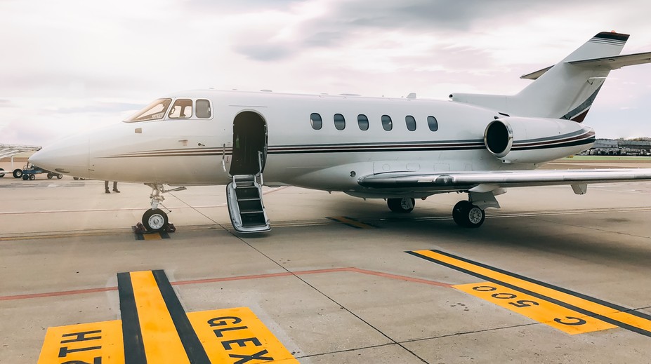 Vyložil si nohy a z Dubaja odletel poloprázdnym lietadlom. Muž pobúril ľudí: „Nemal som výčitky svedomia,“ tvrdí