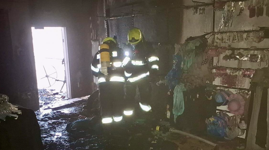 Poplach v obchodnom centre v Žiline. Predajňu s oblečením zničili plamene, jeden zranený